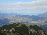 Anstiegweg und Blick auf die Chiemgauberge